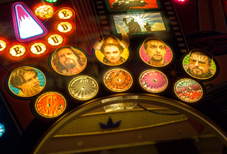 Illustration for article titled The Big Lebowski Pinball Table Has Everything A Dude Needs